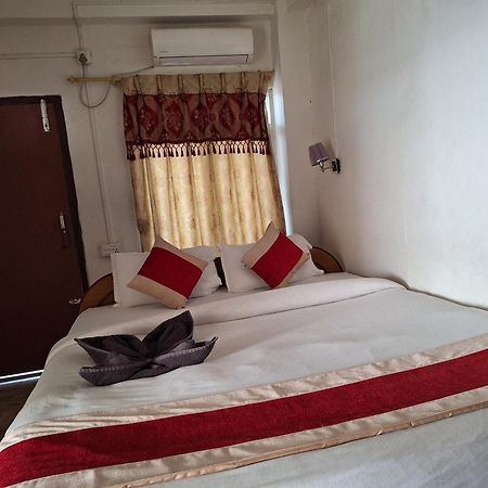 Hotel Shiva'S Dream Sauraha Extérieur photo