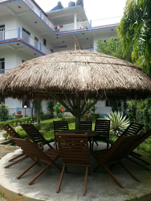 Hotel Shiva'S Dream Sauraha Extérieur photo