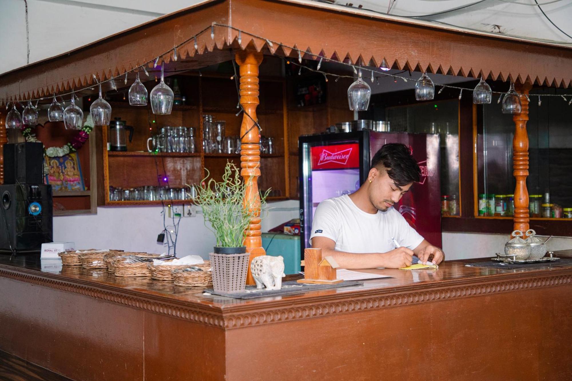 Hotel Shiva'S Dream Sauraha Extérieur photo