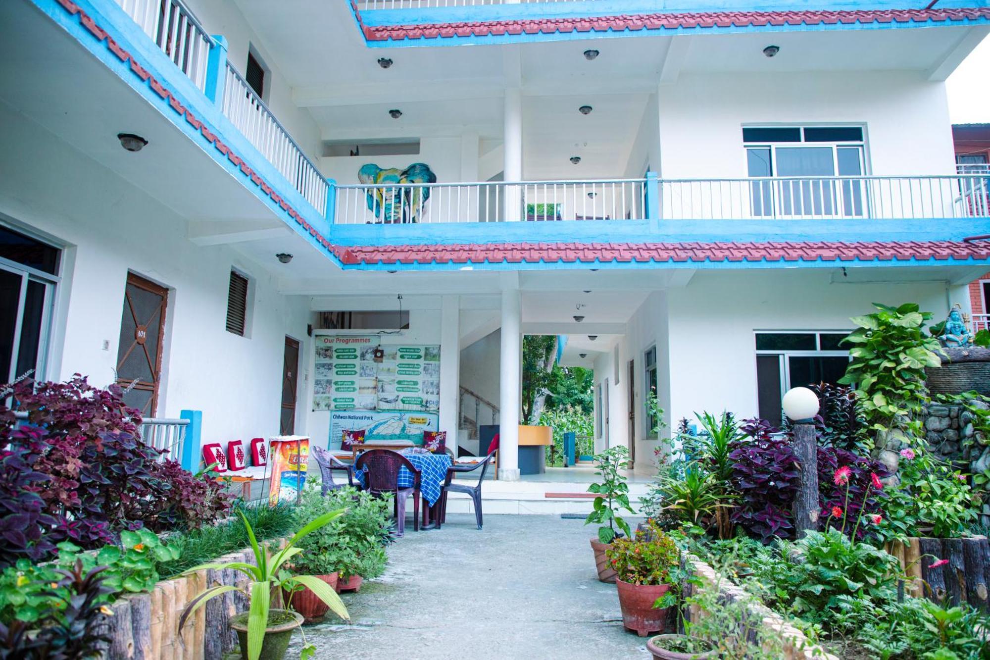 Hotel Shiva'S Dream Sauraha Extérieur photo