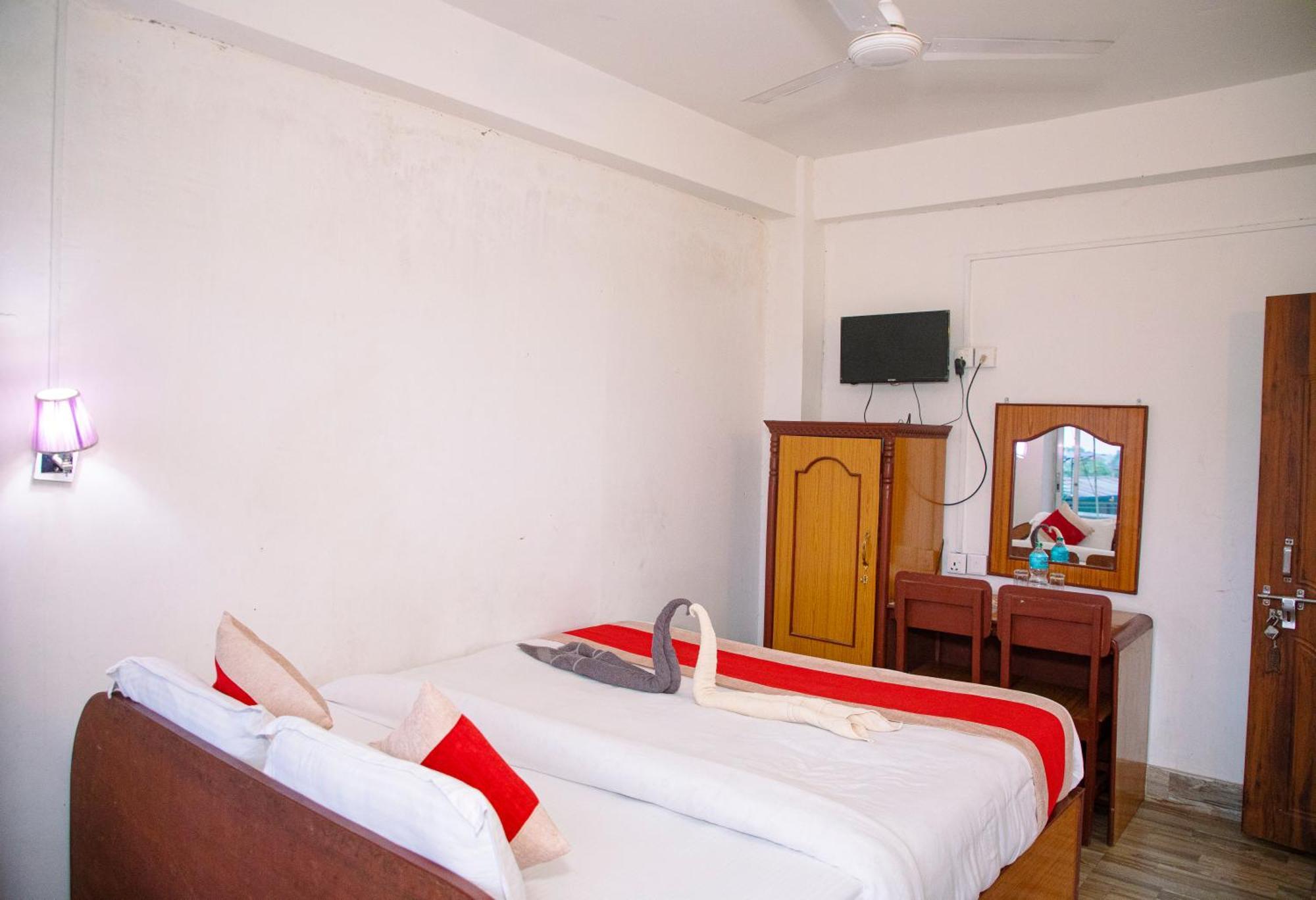 Hotel Shiva'S Dream Sauraha Extérieur photo
