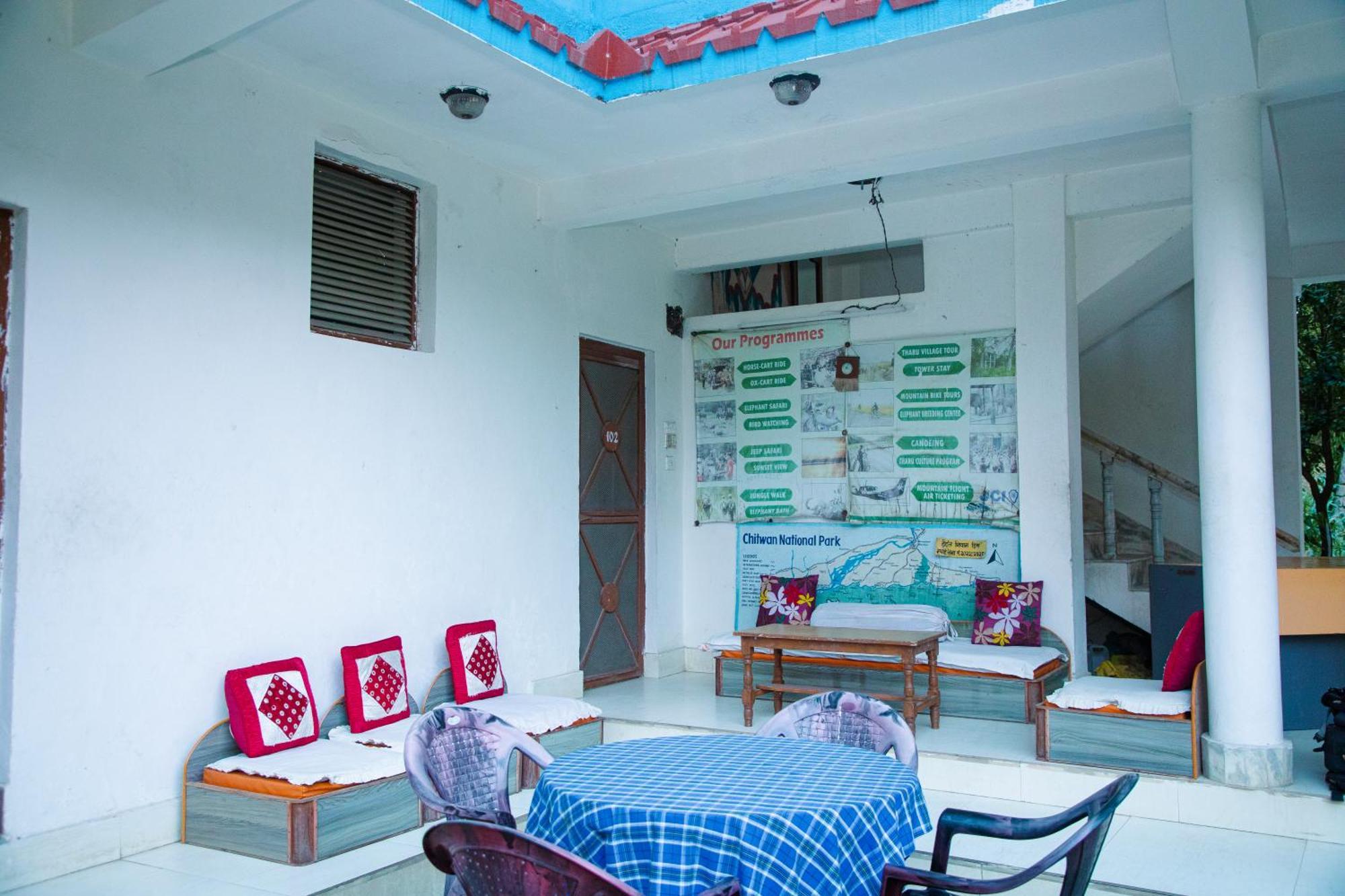 Hotel Shiva'S Dream Sauraha Extérieur photo