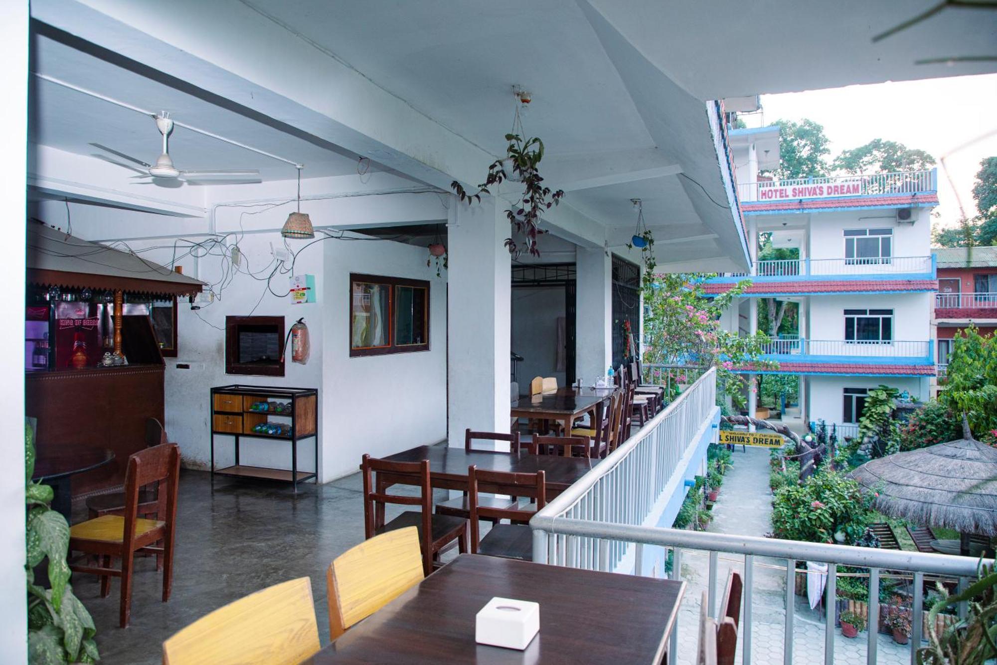 Hotel Shiva'S Dream Sauraha Extérieur photo
