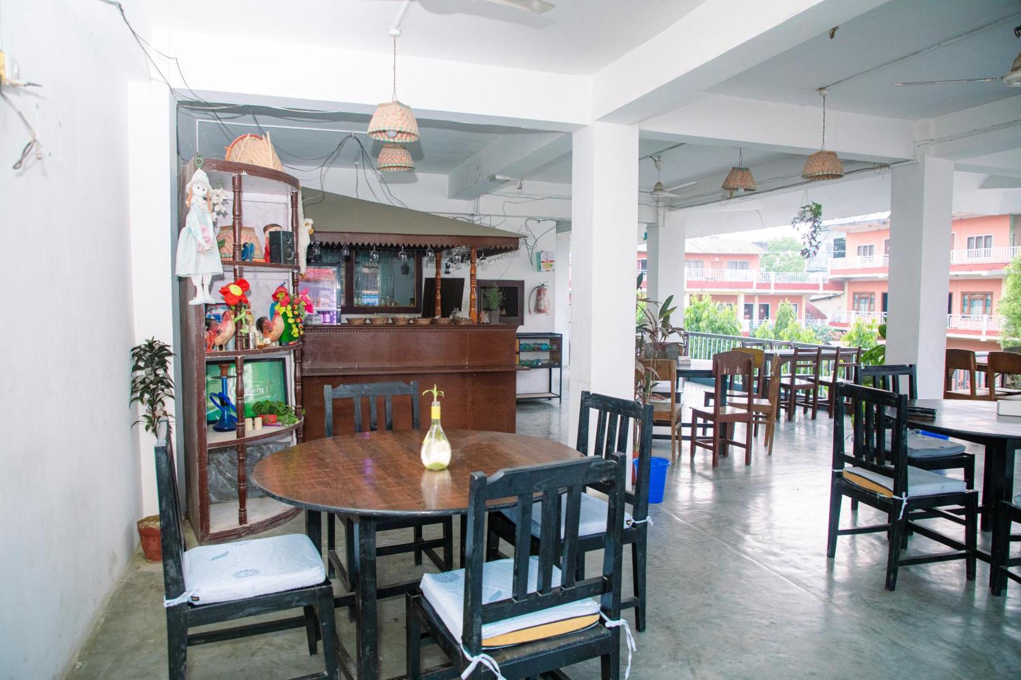 Hotel Shiva'S Dream Sauraha Extérieur photo