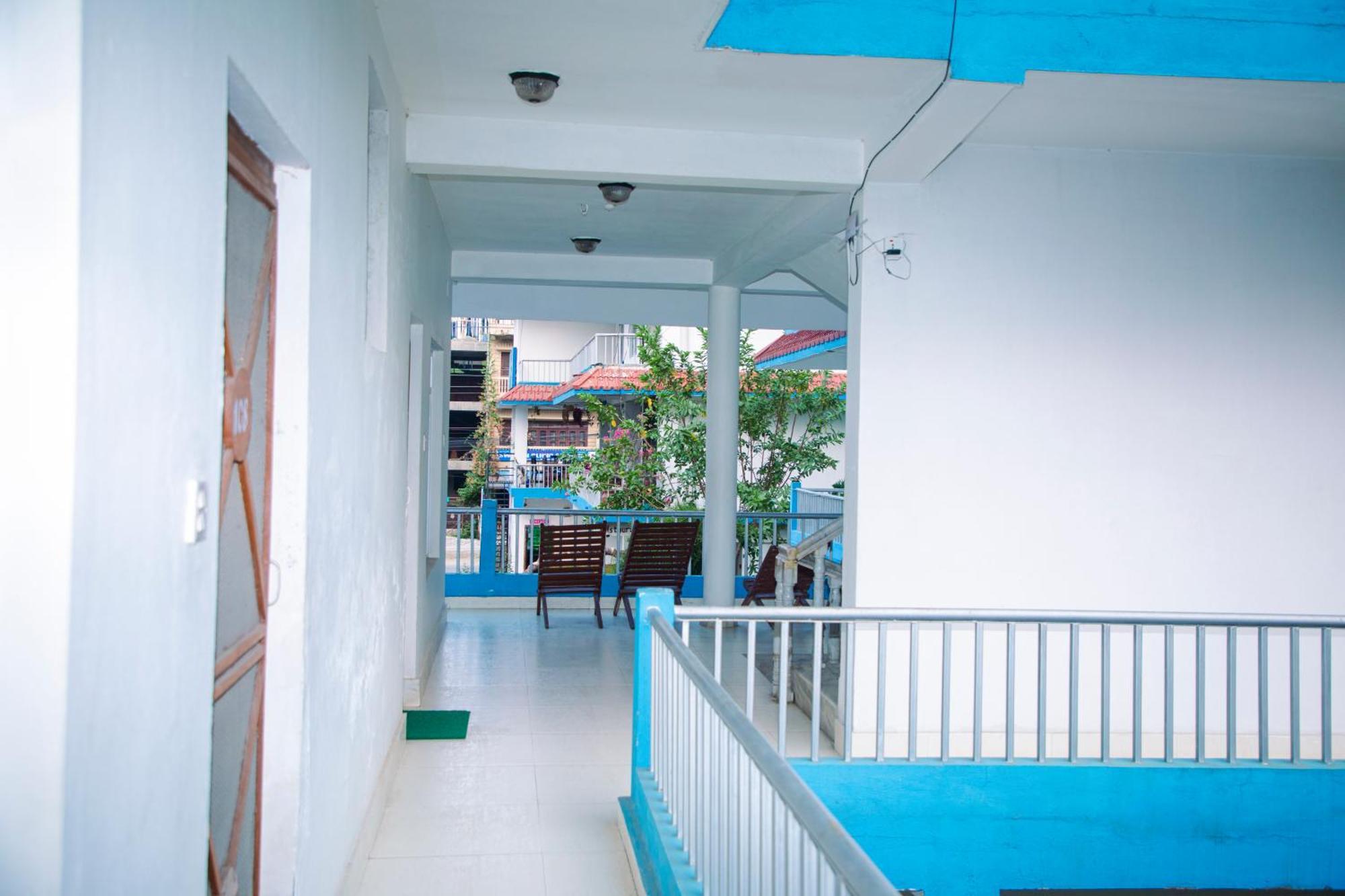 Hotel Shiva'S Dream Sauraha Extérieur photo