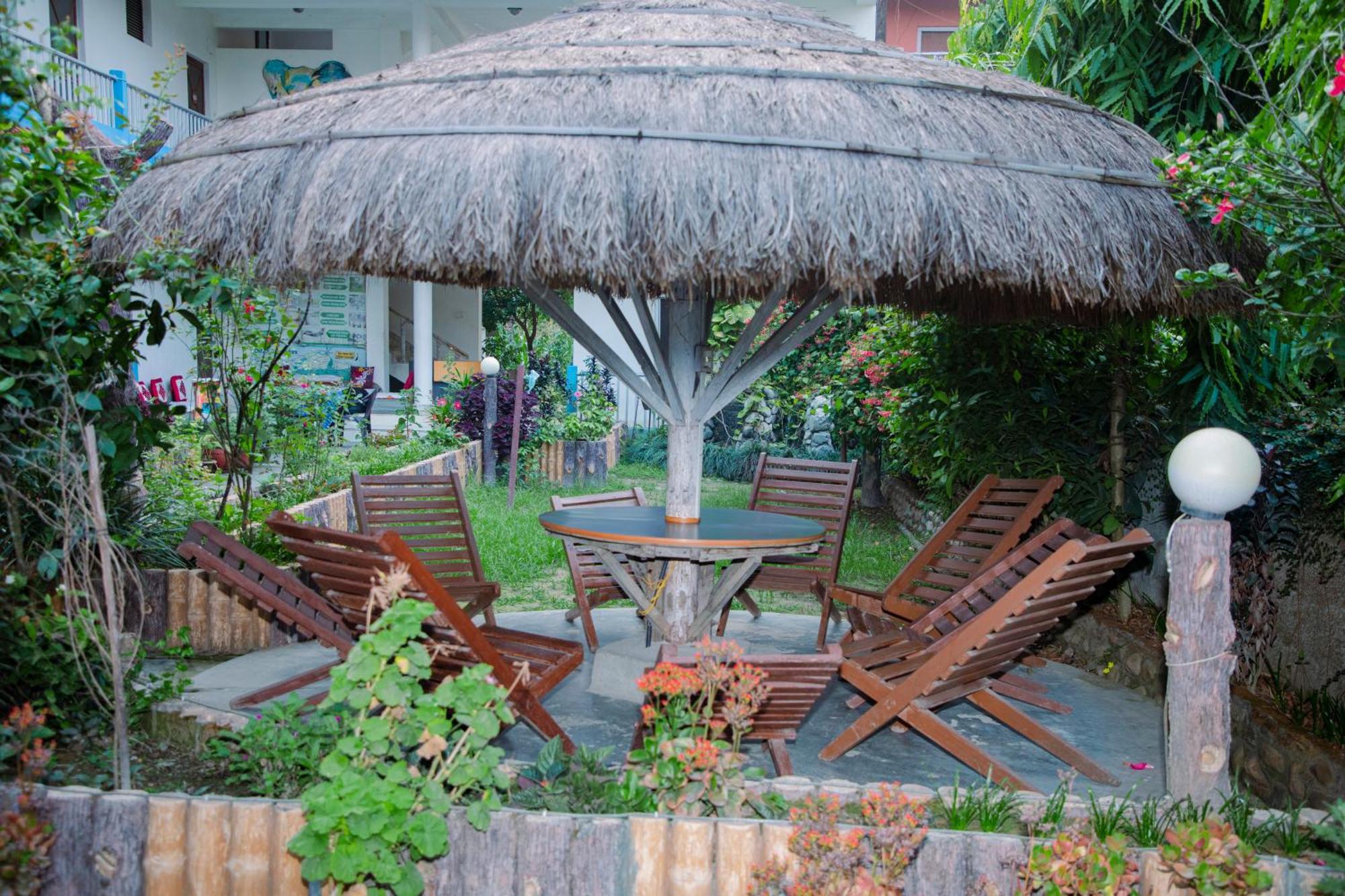 Hotel Shiva'S Dream Sauraha Extérieur photo
