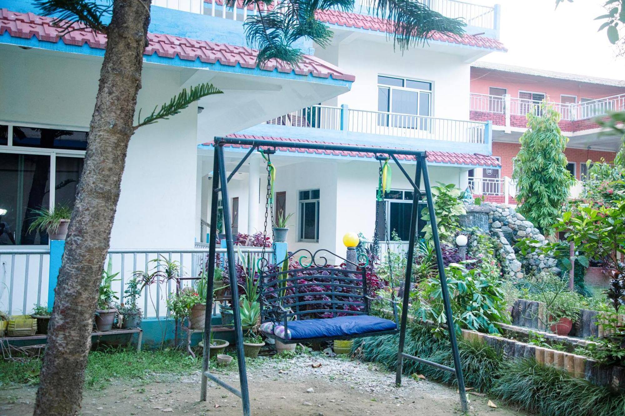 Hotel Shiva'S Dream Sauraha Extérieur photo