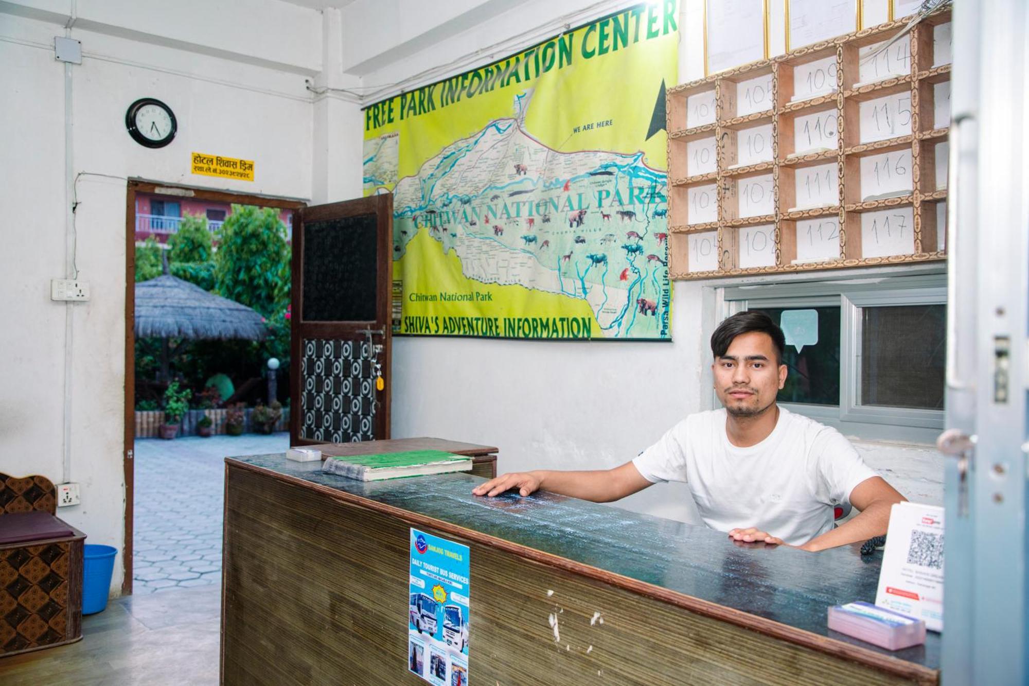 Hotel Shiva'S Dream Sauraha Extérieur photo