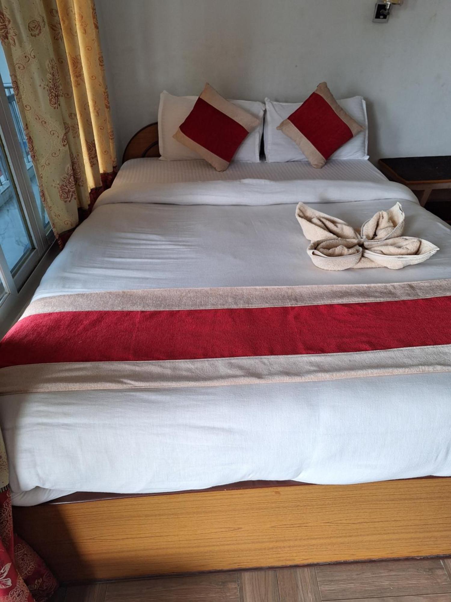 Hotel Shiva'S Dream Sauraha Extérieur photo