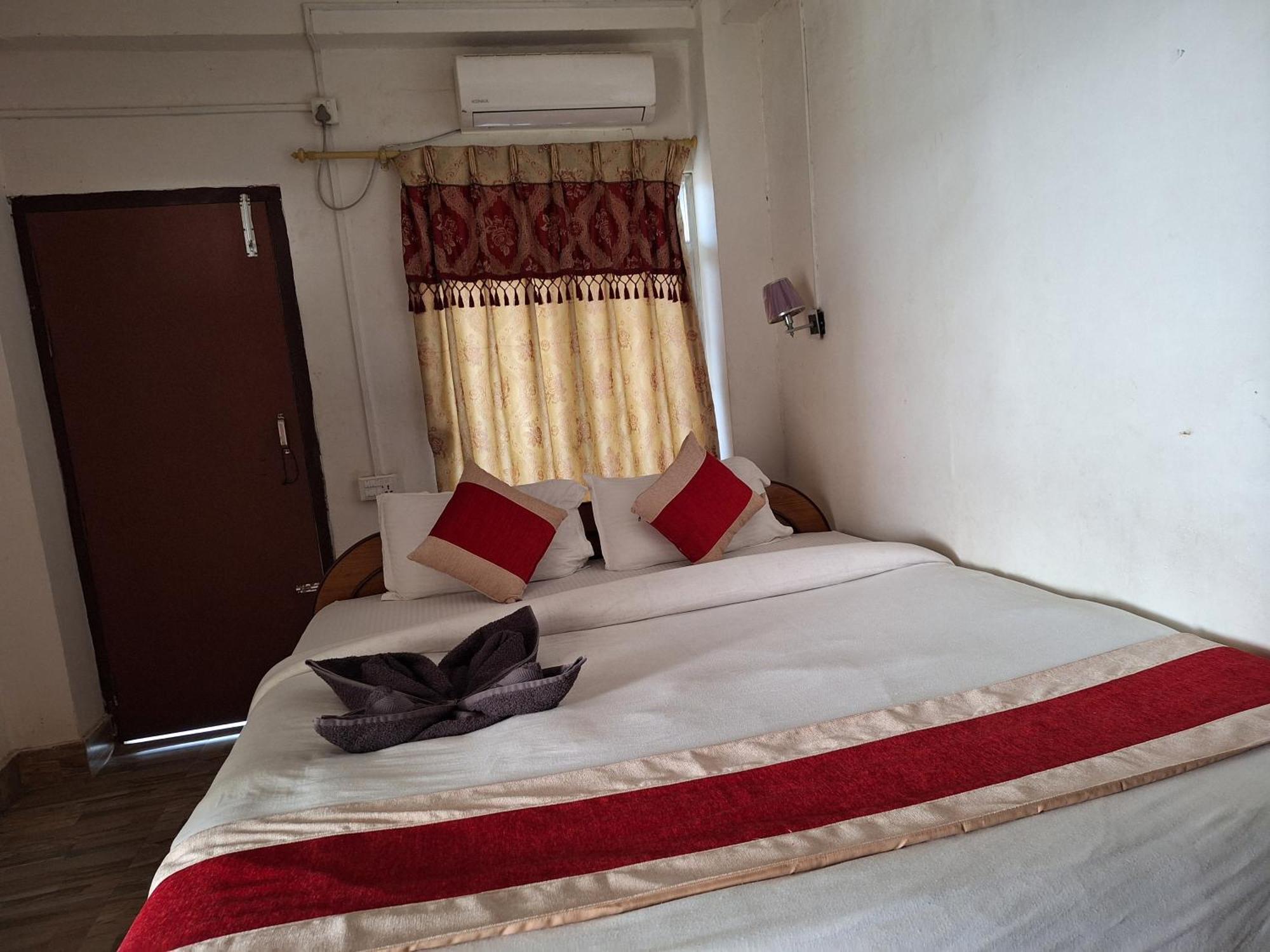 Hotel Shiva'S Dream Sauraha Extérieur photo