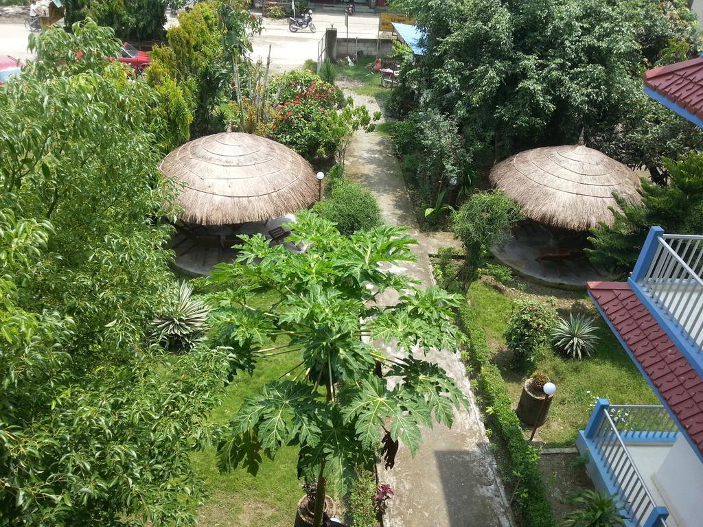 Hotel Shiva'S Dream Sauraha Extérieur photo