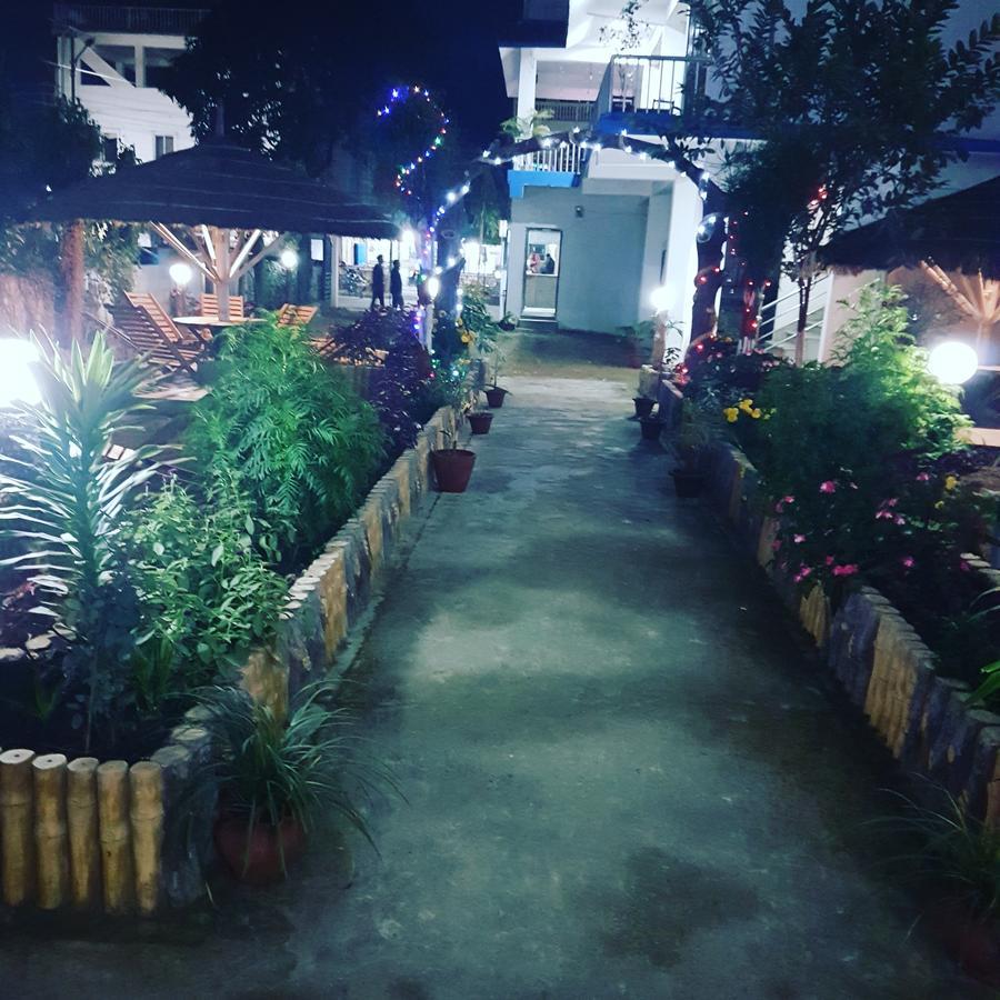 Hotel Shiva'S Dream Sauraha Extérieur photo
