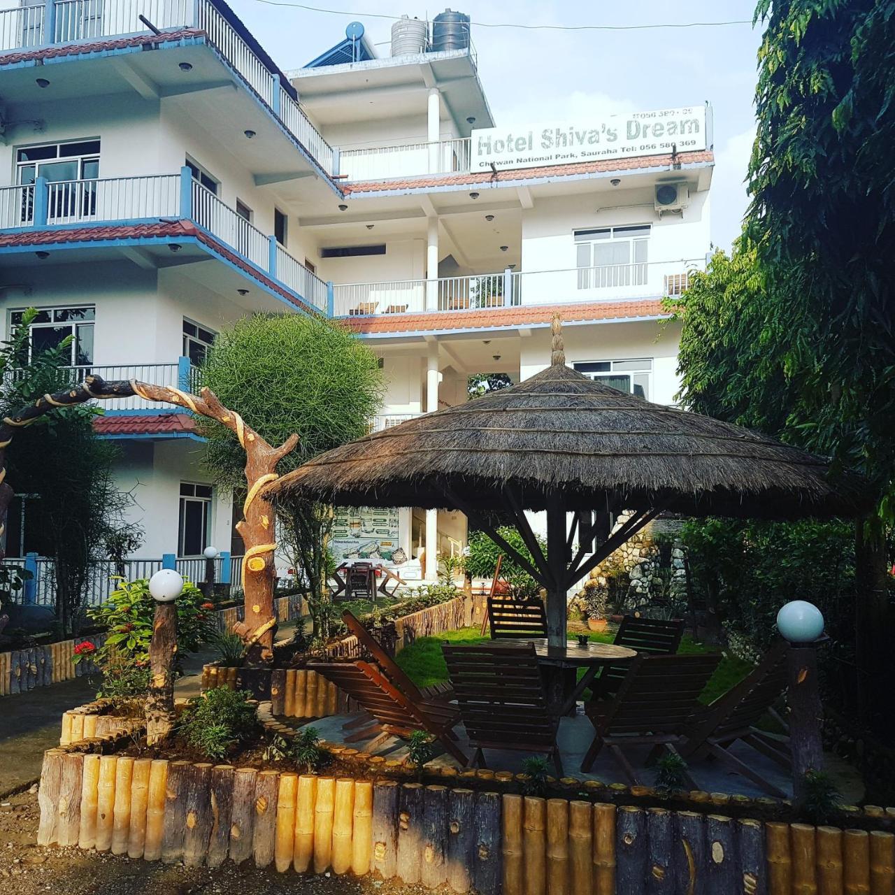 Hotel Shiva'S Dream Sauraha Extérieur photo